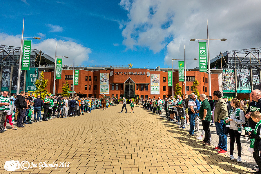 Celtic Park - Crowd awaiting the arrival of The Celtic Team Bus.