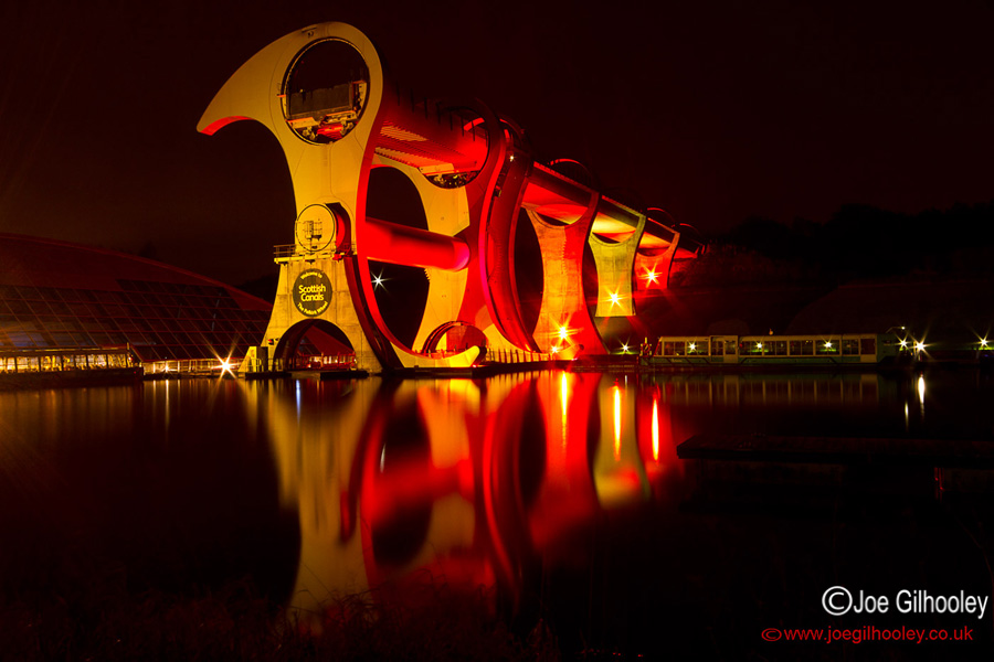 Falkirk Wheel by Night - 29th December 2013 - red lights only coming on. Others not working.