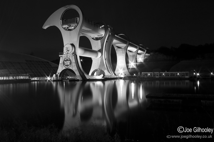 Falkirk Wheel by Night - 29th December 2013 - red lights only coming on. Others not working.